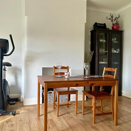 Quiet Double Bedroom With Garden View, Breakfast Hazel Grove Esterno foto