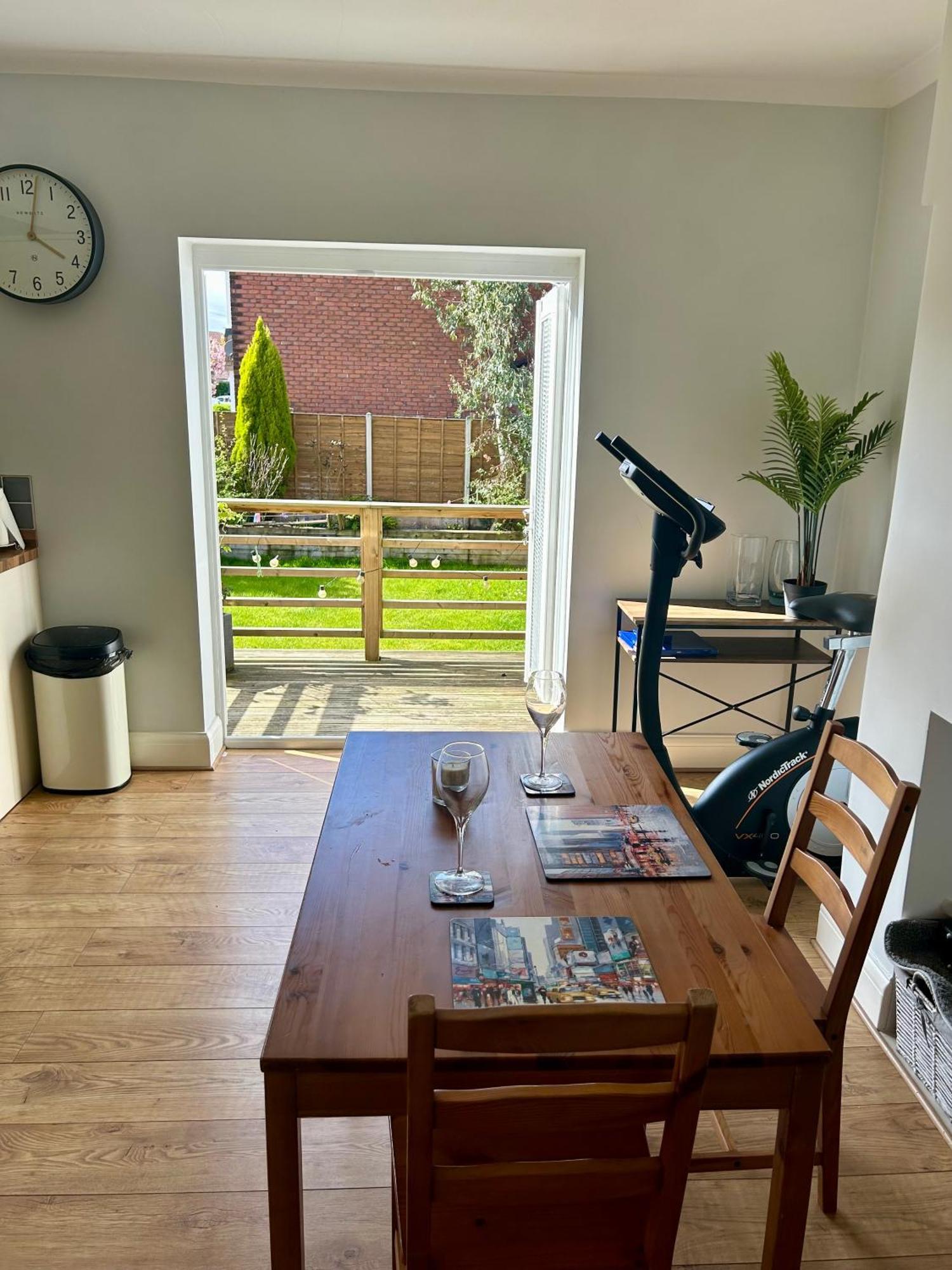 Quiet Double Bedroom With Garden View, Breakfast Hazel Grove Esterno foto